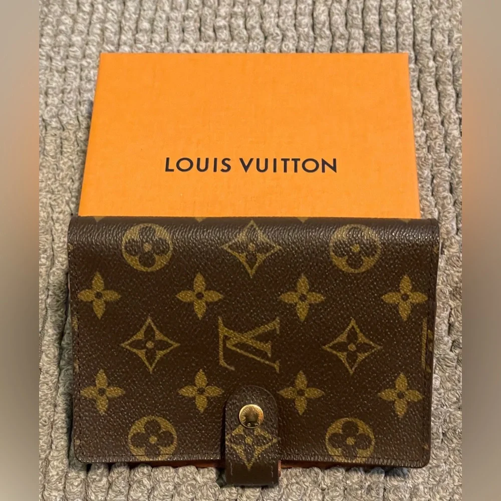 LV Monogram agenda - Picture 1 of 11